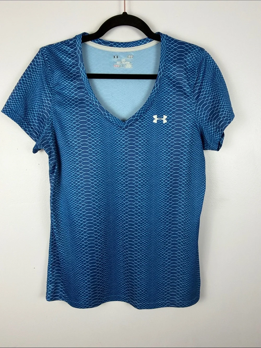 Under Armour HeatGear Blue Scale Print Athletic Tee Size Large - Picture 2 of 11